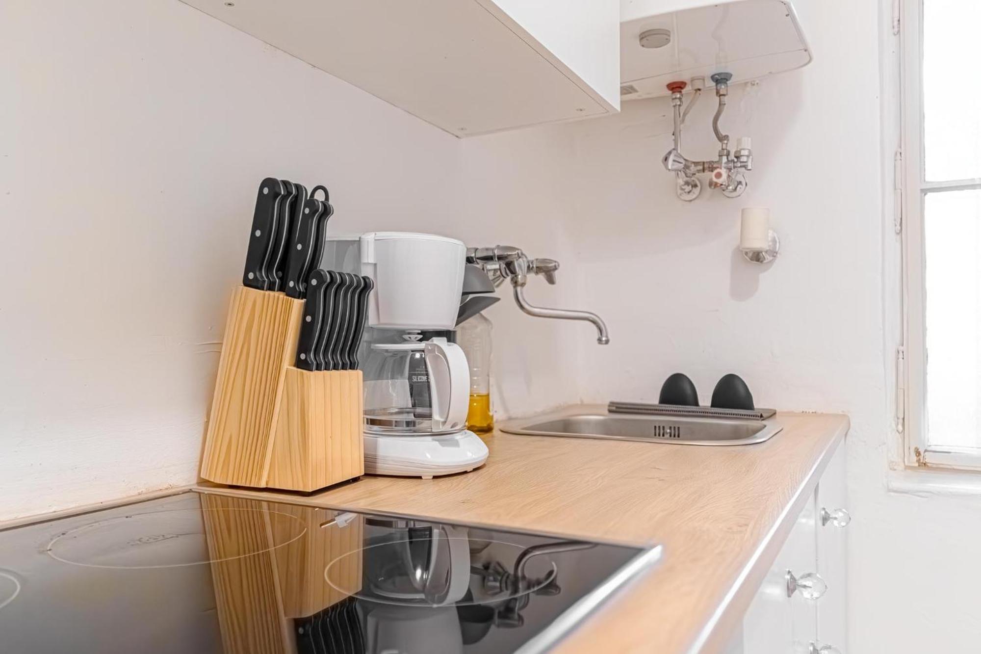 Attractive 2Br Apt Near Akh Ideal For Longstays Вена Экстерьер фото