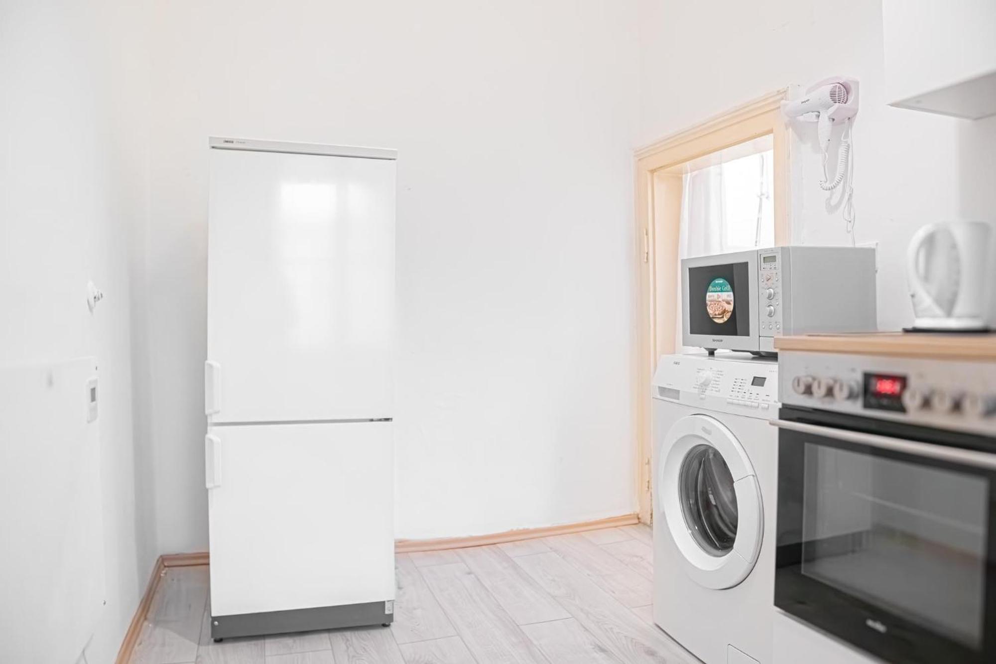 Attractive 2Br Apt Near Akh Ideal For Longstays Вена Экстерьер фото