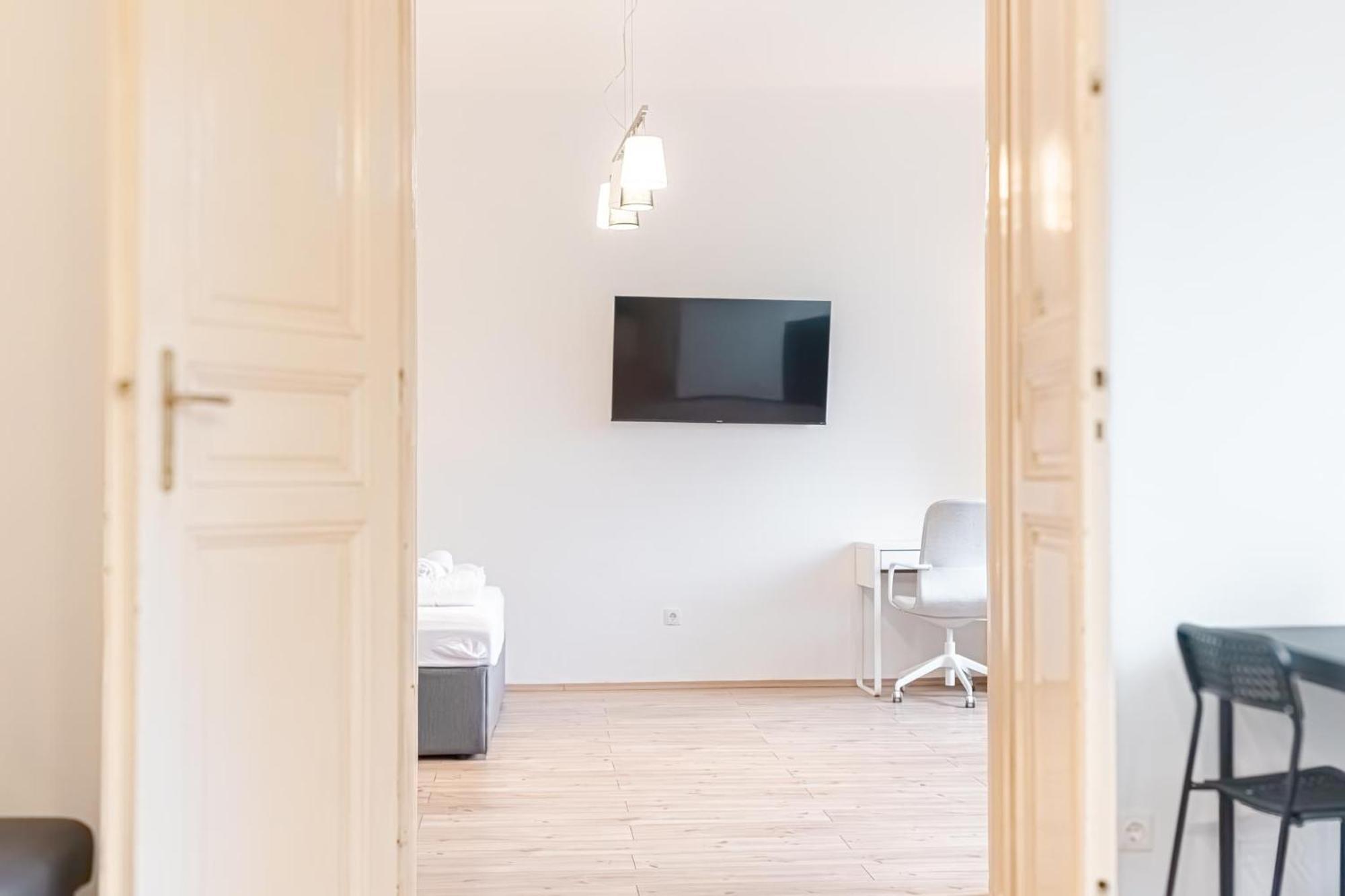 Attractive 2Br Apt Near Akh Ideal For Longstays Вена Экстерьер фото