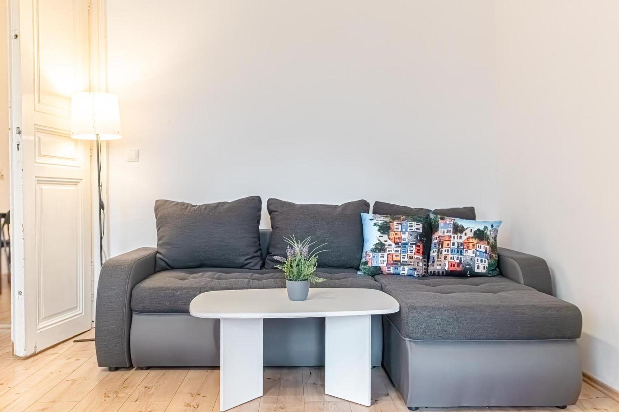 Attractive 2Br Apt Near Akh Ideal For Longstays Вена Экстерьер фото